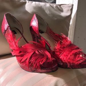 Party Platforlm Red Feathered Pump